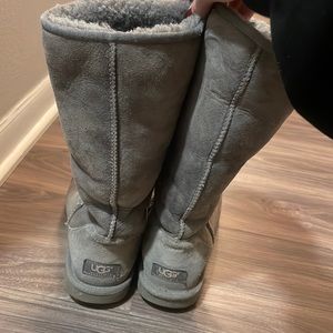 grey ugg boots